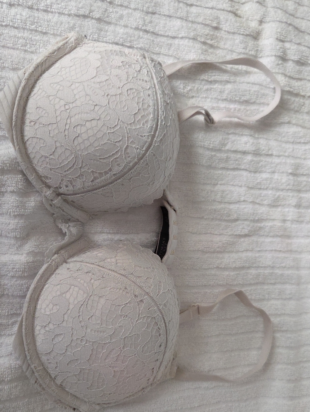 Victoria's Secret Lace Push-Up Bra in Pearl BOMBSHELL PLUNGE